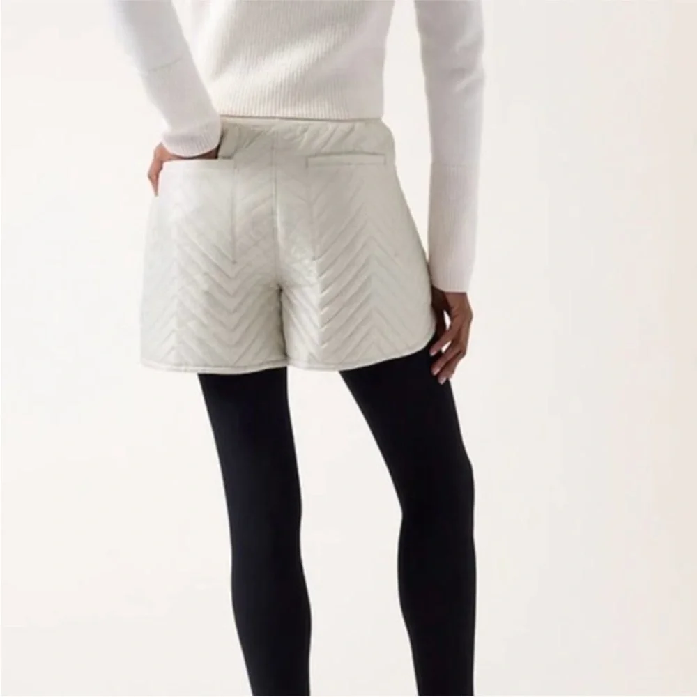 NWT! Athleta Solstice Short - Multiple Sizes 🏠